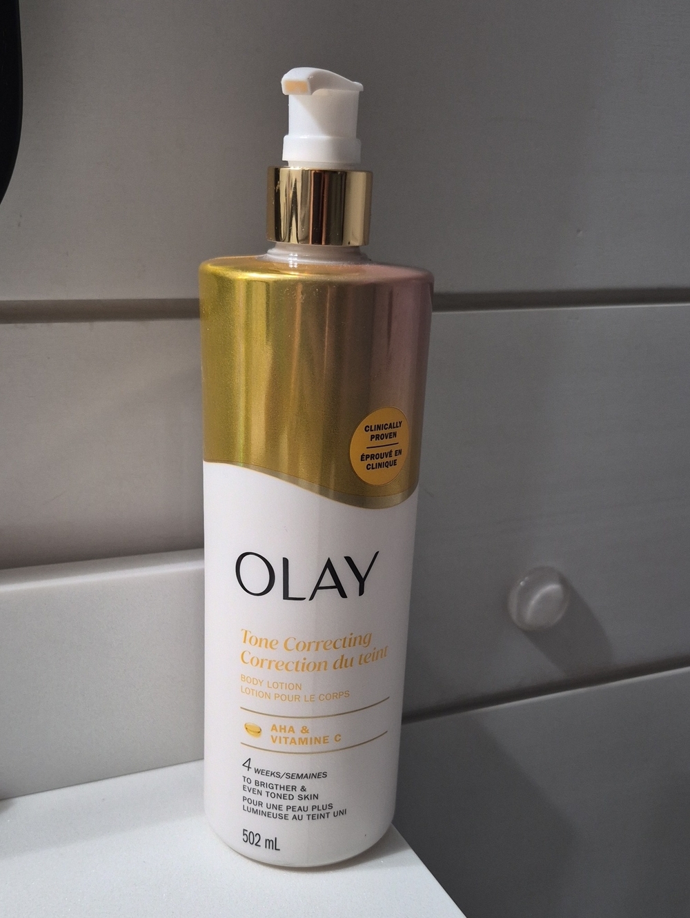 💙 Olay Tone Correcting Body Lotion - Gold & White